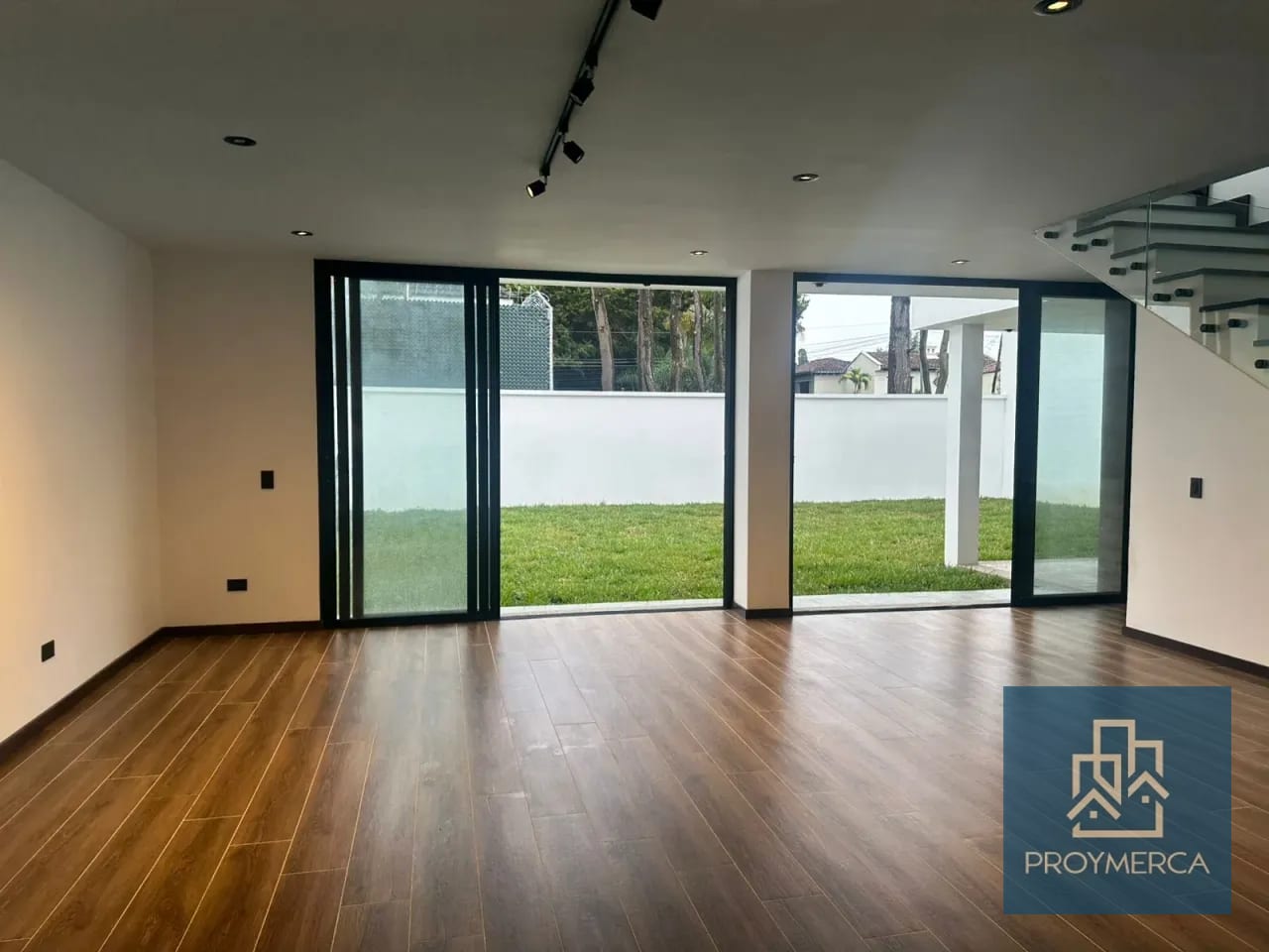 Casa en alquiler, Jardines de San Isidro, Zona 16 — Casa en Alquiler en Jardines de San Isidro, Zona 16, Guatemala, Ciudad — foto 1 de 15