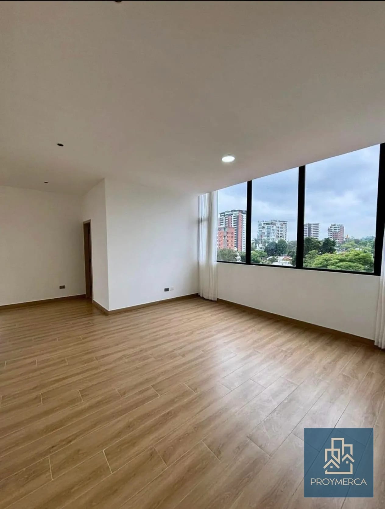 Amplio Apartamento en alquiler zona 15 — Apartamento en Alquiler en Zona 15, Guatemala, Ciudad — foto 7 de 12