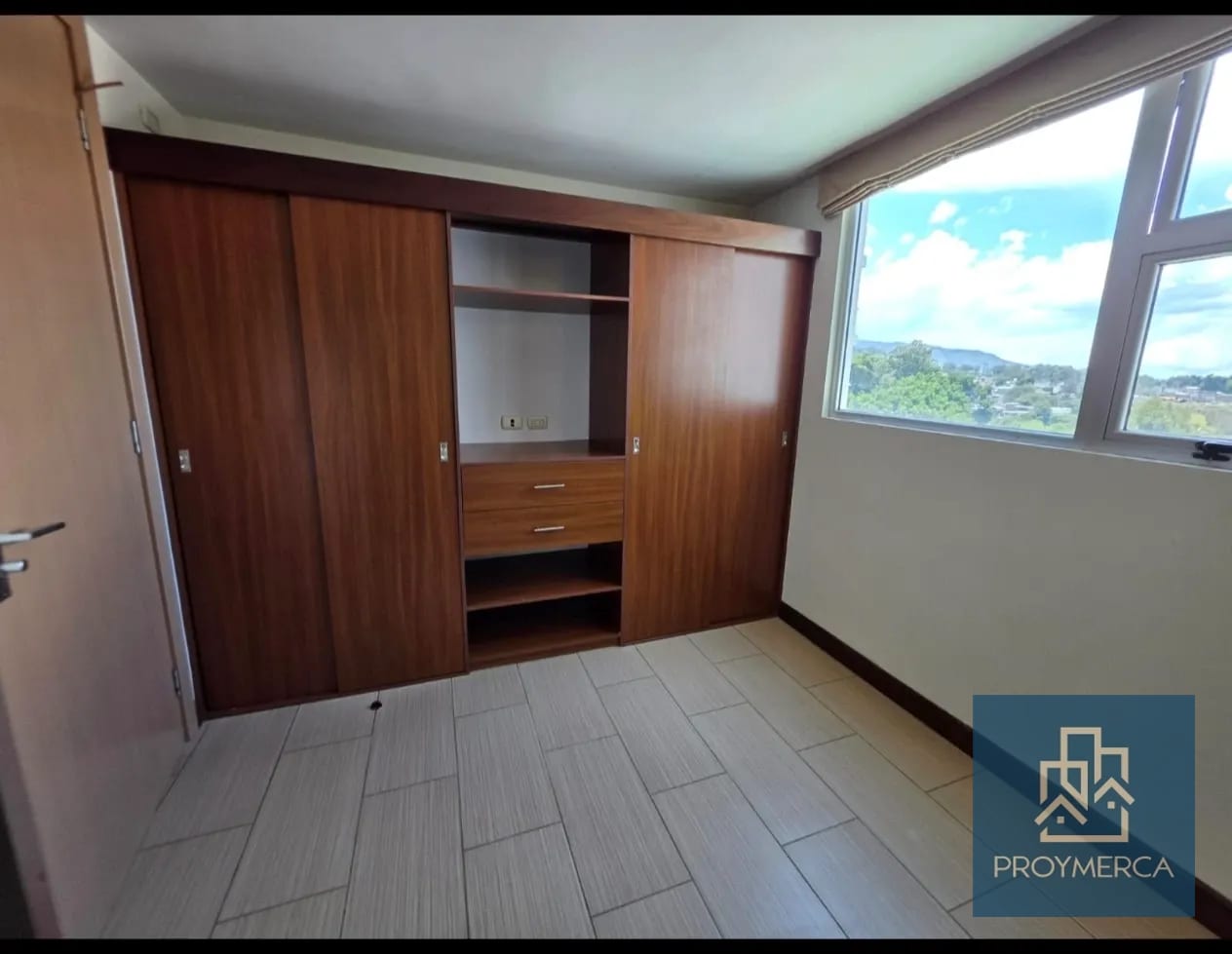 Amplio Apartamento en Alquiler zona 14 — Apartamento en Alquiler en Condado La Villa, Zona 14, Guatemala, Ciudad — foto 6 de 11