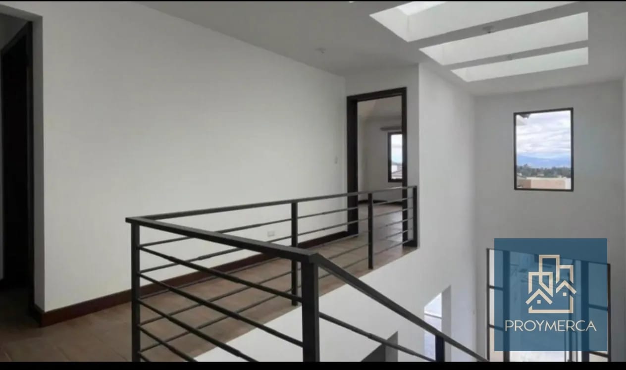 Preciosa Casa en Alquiler Lomas de San Isidro zona 16 — Casa en Alquiler en Zona 16, Guatemala, Ciudad — foto 4 de 13