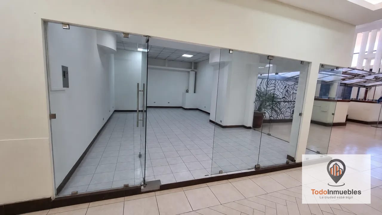 3 locales en venta en Centro Comercial Los Próceres — Local en Venta en Centro Comercial Los Próceres, Zona 10, Guatemala, Ciudad — foto 1 de 8