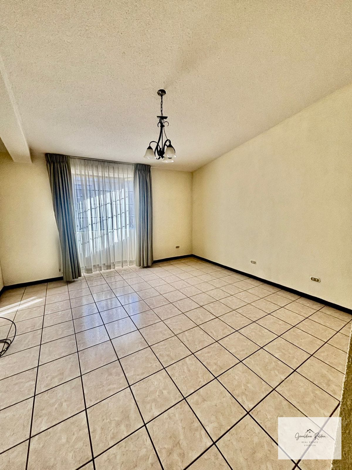 Vendo casa en Pinabetes km 19.6 entrada a San José Pinula — Casa en Venta en Condado Florenza, San José Pinula, Guatemala, Ciudad — foto 6 de 10