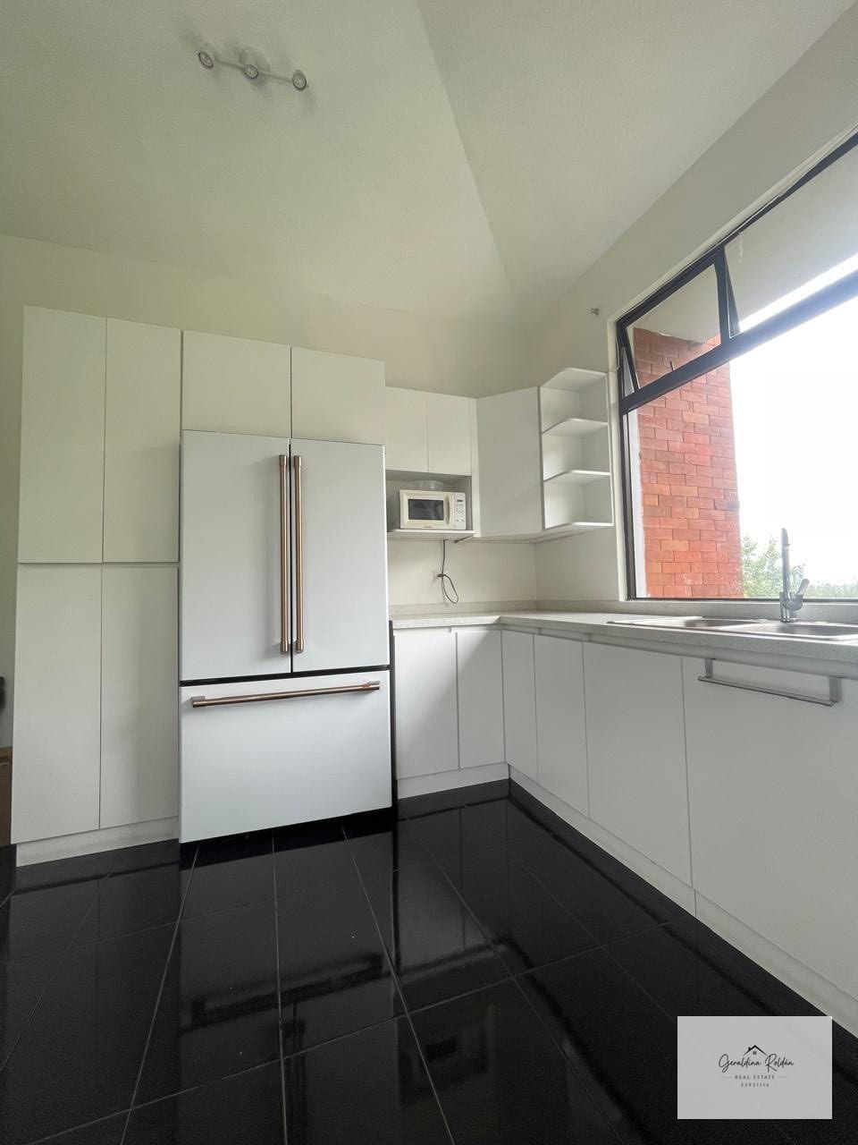 320 m de apto, dos niveles tres habitaciones cuatro parqueos VENTA — Apartamento en Venta en Carretera a El Salvador, Guatemala, Ciudad — foto 4 de 10