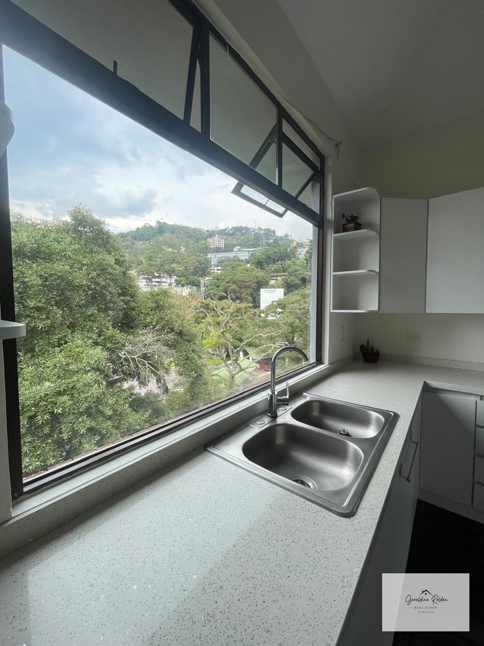 320 m de apto, dos niveles tres habitaciones cuatro parqueos VENTA — Apartamento en Venta en Carretera a El Salvador, Guatemala, Ciudad — foto 5 de 10