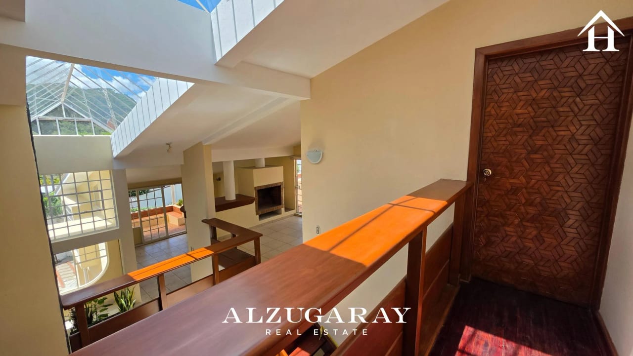 CASA AMPLIA E ILUMINADA 4 HAB. / CONDOMINIO Z. 10 — Casa en Alquiler en Zona 10, Guatemala, Ciudad — foto 3 de 12