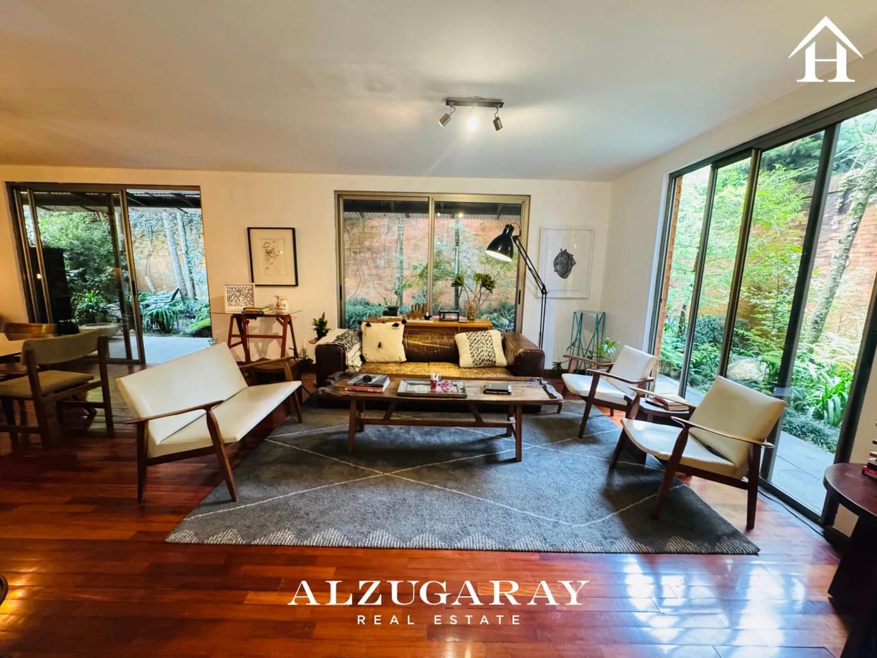 Casa en Venta con Amplio Jardín 3 Hab.| Condominio Exclusivo CAES — Casa en Venta en Carretera a El Salvador, Guatemala, Ciudad — foto 1 de 12