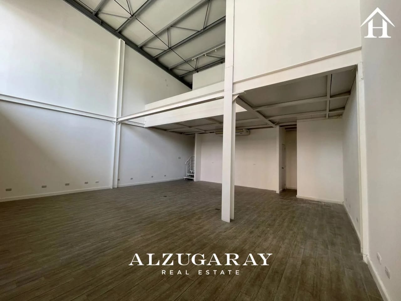 Local Comercial en Renta 111 MT2 | Plaza Comercial Z.14 — Local en Alquiler en Zona 14, Guatemala, Ciudad — foto 1 de 9