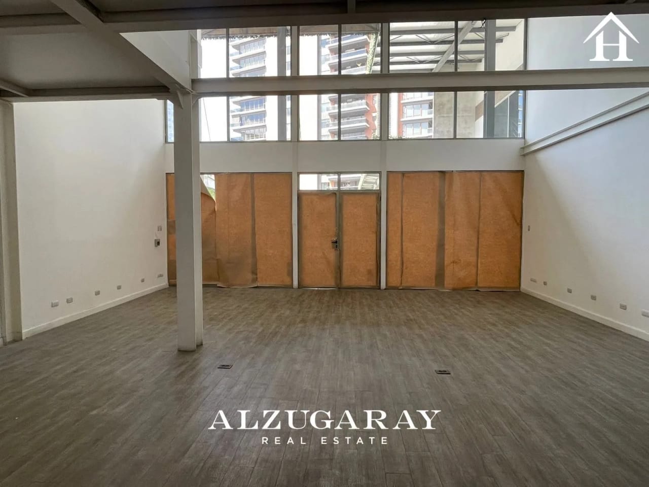 Local Comercial en Renta 111 MT2 | Plaza Comercial Z.14 — Local en Alquiler en Zona 14, Guatemala, Ciudad — foto 2 de 9
