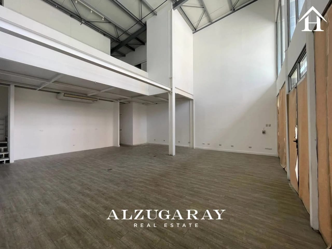 Local Comercial en Renta 111 MT2 | Plaza Comercial Z.14 — Local en Alquiler en Zona 14, Guatemala, Ciudad — foto 4 de 9