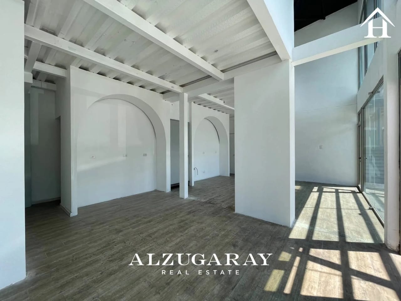 Local Comercial en Renta 89 MT2 | Plaza Comercial Z.14 — Local en Alquiler en Zona 14, Guatemala, Ciudad — foto 1 de 7