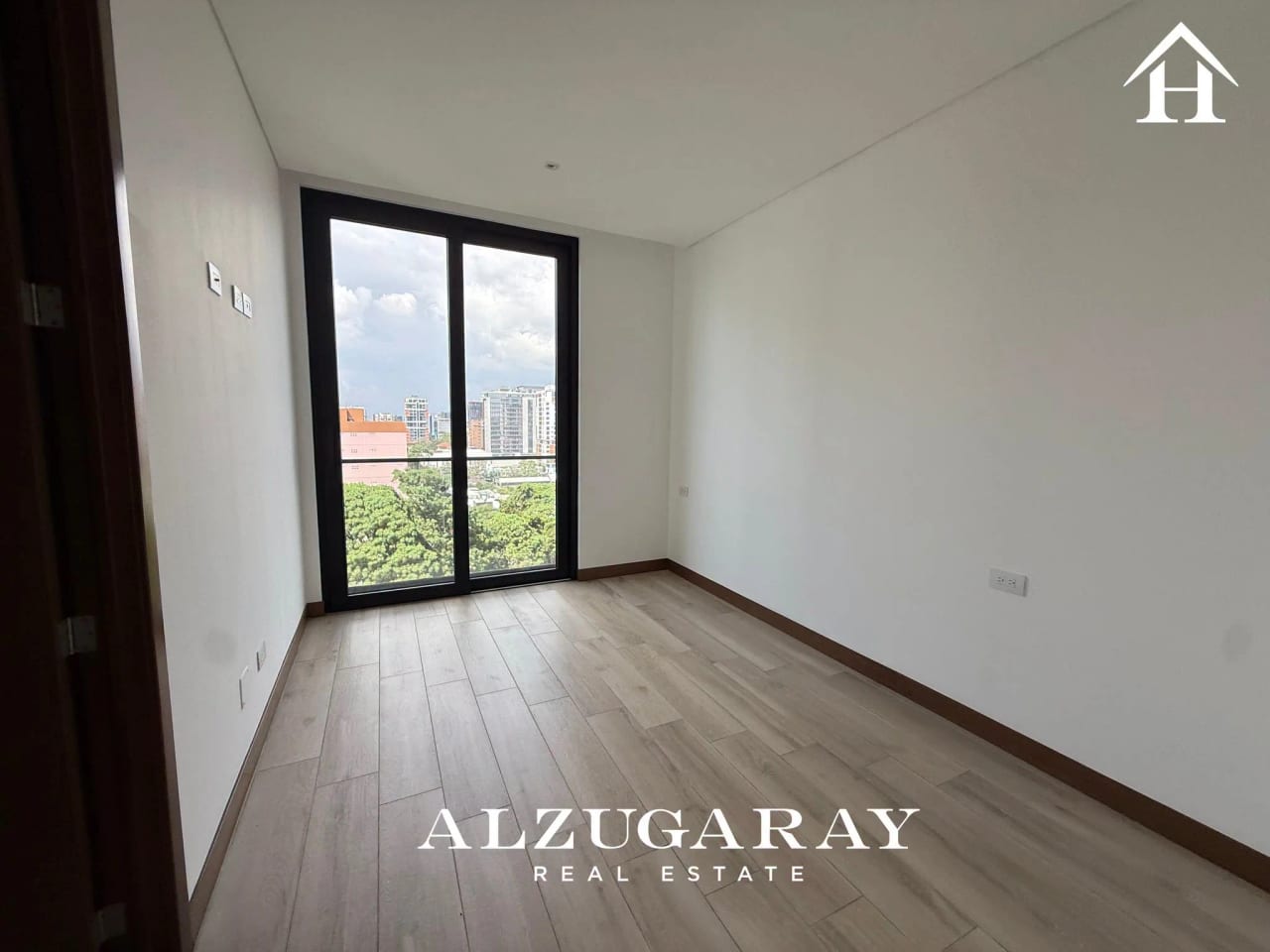 Apartamento en Renta 3 Hab. | Ferre Diez Z.10 — Apartamento en Alquiler en Ferré Diez, Zona 10, Guatemala, Ciudad — foto 7 de 9