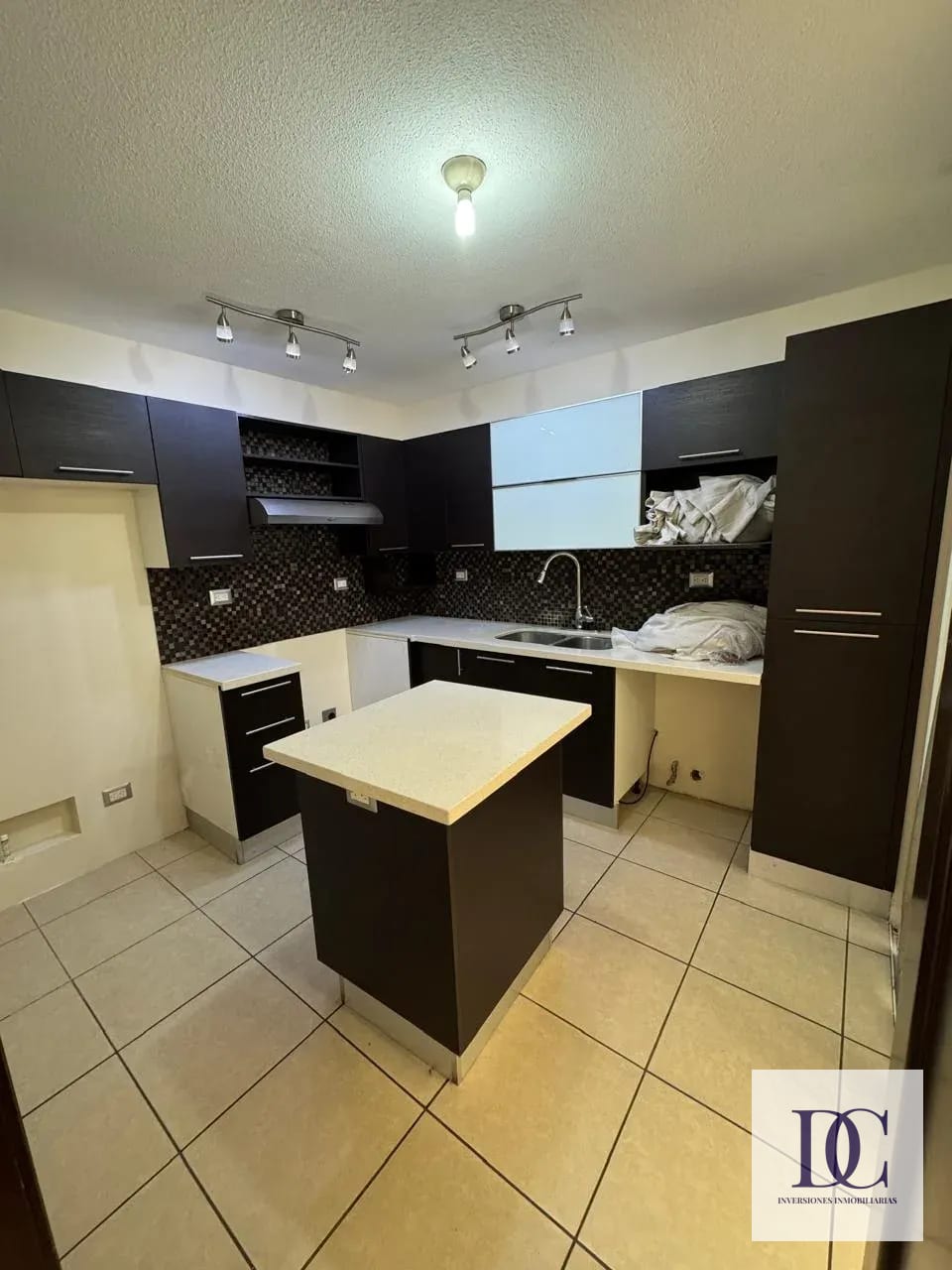 đ CASA EN RENTA â 3 HAB + JARDĂN | ENSENADA DE SAN ISIDRO | ZONA 16 â Casa en Alquiler en Ensenada de San Isidro, Zona 16, Guatemala, Ciudad â foto 2 de 16