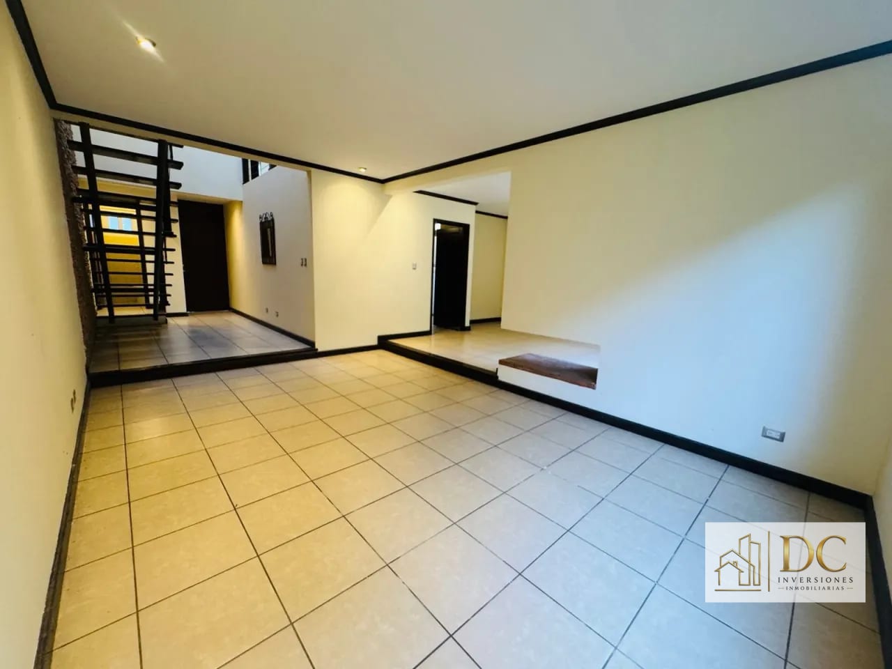 đ CASA EN VENTA â 3 HAB + JARDĂN Y SALA FAMILIAR | ENSENADA DE SAN ISIDRO | ZONA 16 â Casa en Venta en Ensenada de San Isidro, Zona 16, Guatemala, Ciudad â foto 1 de 10