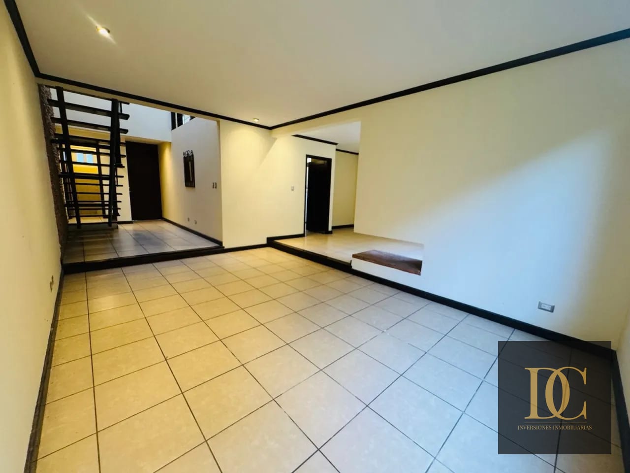 📍 Casa en Venta – 3 Hab + Jardín y Sala Familiar | Ensenada de San Isidro | Zona 16 — Casa en Venta en Ensenada de San Isidro, Zona 16, Guatemala, Ciudad — foto 1 de 10