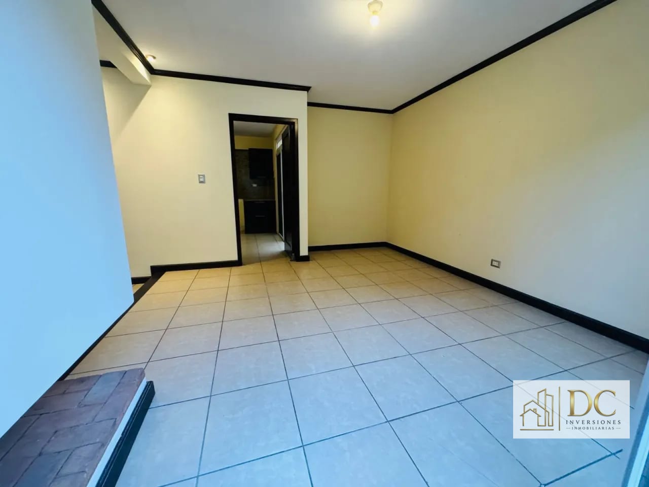 đ CASA EN VENTA â 3 HAB + JARDĂN Y SALA FAMILIAR | ENSENADA DE SAN ISIDRO | ZONA 16 â Casa en Venta en Ensenada de San Isidro, Zona 16, Guatemala, Ciudad â foto 6 de 10