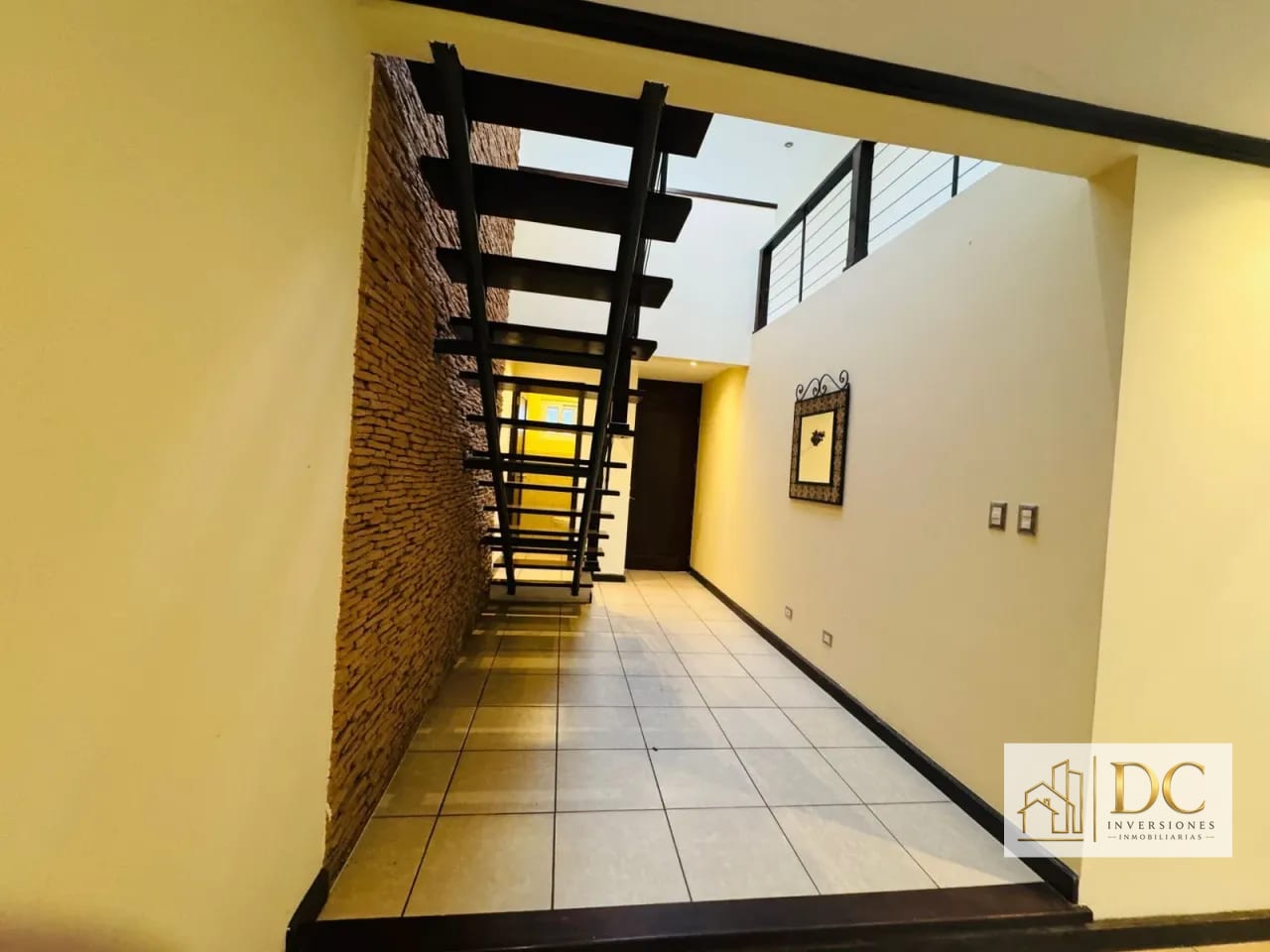 đ CASA EN VENTA â 3 HAB + JARDĂN Y SALA FAMILIAR | ENSENADA DE SAN ISIDRO | ZONA 16 â Casa en Venta en Ensenada de San Isidro, Zona 16, Guatemala, Ciudad â foto 9 de 10