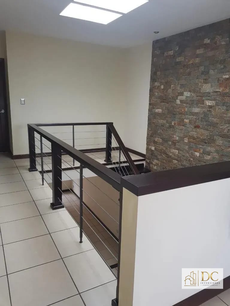 📍 CASA EN RENTA – 3 HAB + JARDÍN Y SALA FAMILIAR | ENSENADA DE SAN ISIDRO | ZONA 16 — Casa en Alquiler en Ensenada de San Isidro, Zona 16, Guatemala, Ciudad — foto 6 de 14