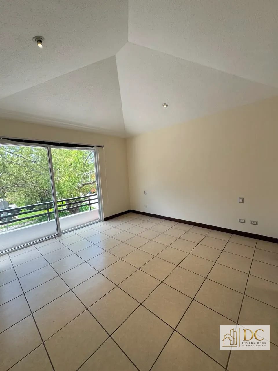 📍 Casa en Renta – 3 Hab + Jardín y Sala Familiar | Ensenada de San Isidro | Zona 16 — Casa en Alquiler en Ensenada de San Isidro, Zona 16, Guatemala, Ciudad — foto 8 de 17