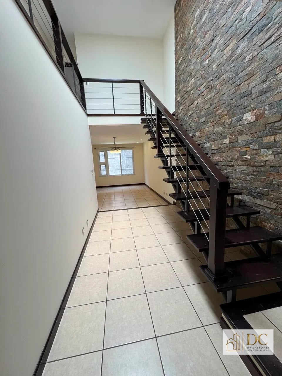 📍 Casa en Renta – 3 Hab + Jardín y Sala Familiar | Ensenada de San Isidro | Zona 16 — Casa en Alquiler en Ensenada de San Isidro, Zona 16, Guatemala, Ciudad — foto 15 de 17