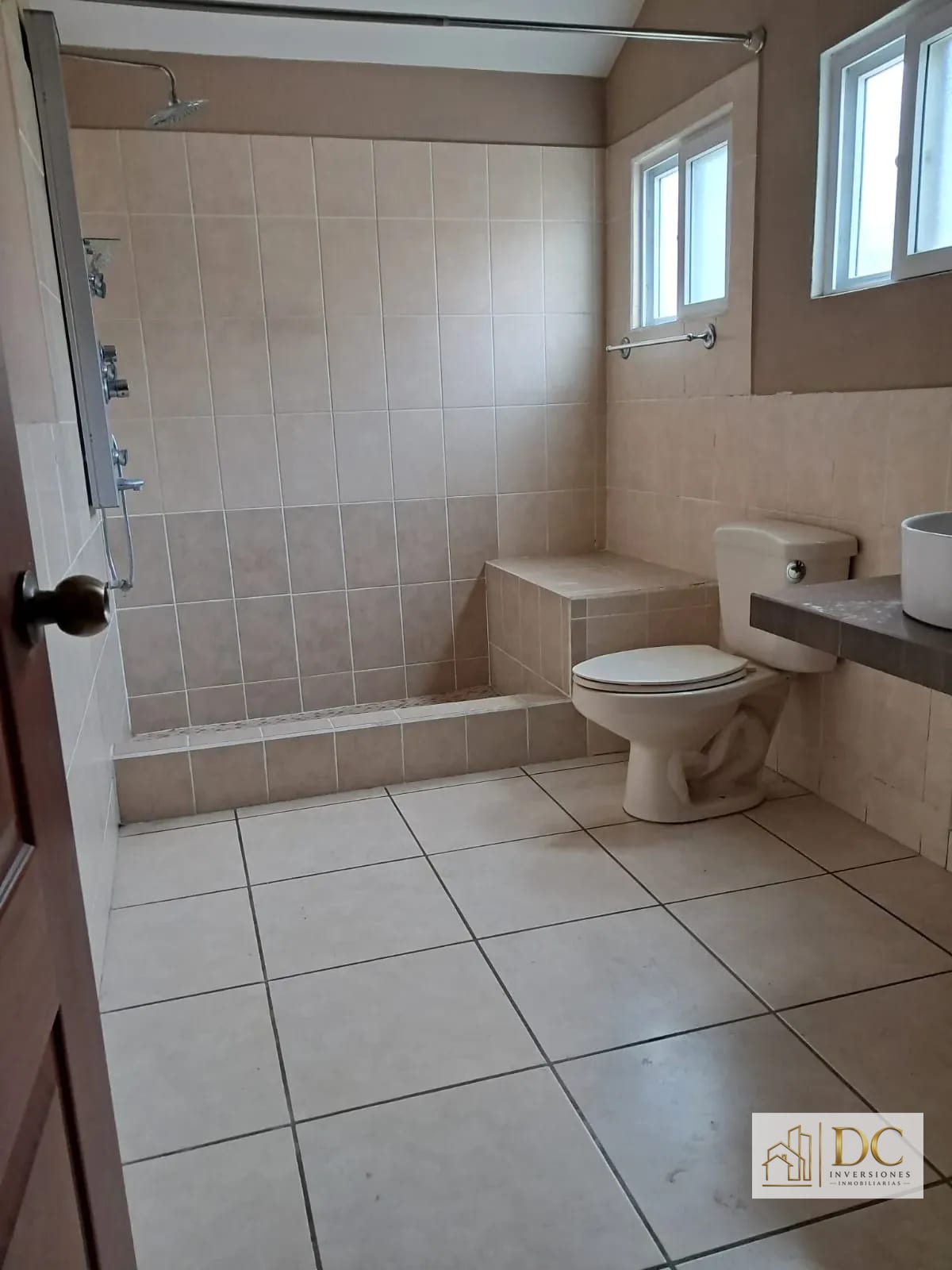 📍 Casa en Venta – 4 Hab +jardín | Prados de San Cristóbal | Z.8 Mixco — Casa en Venta en Prados de San Cristóbal, Zona 8 Mixco, Guatemala, Ciudad — foto 11 de 14