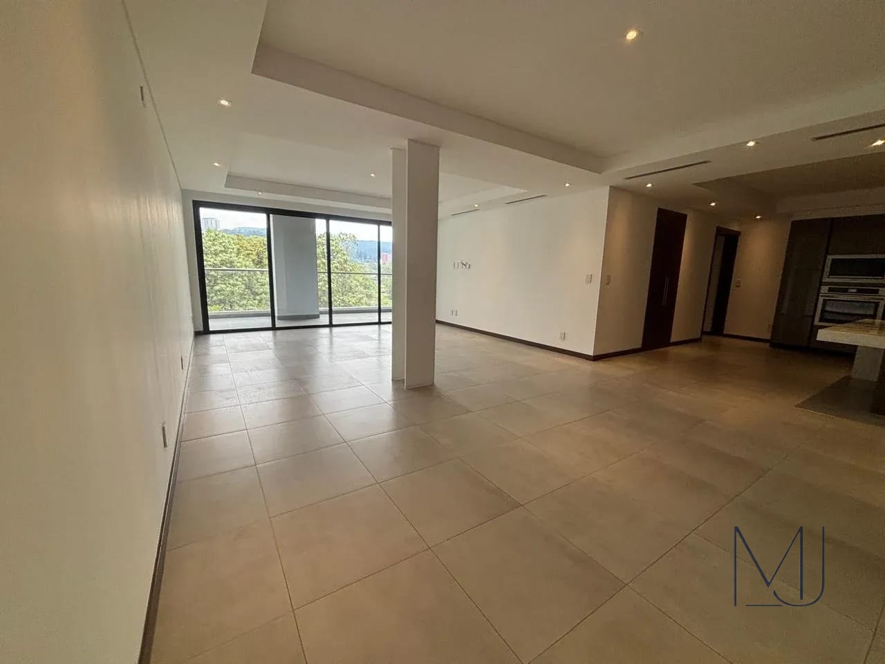 Apartamento en Alquiler / Venta | Edificio Azores | Zona 15 VH2 | 3 habitaciones · AC — Apartamento en Alquiler en Zona 15, Guatemala, Ciudad — foto 3 de 17
