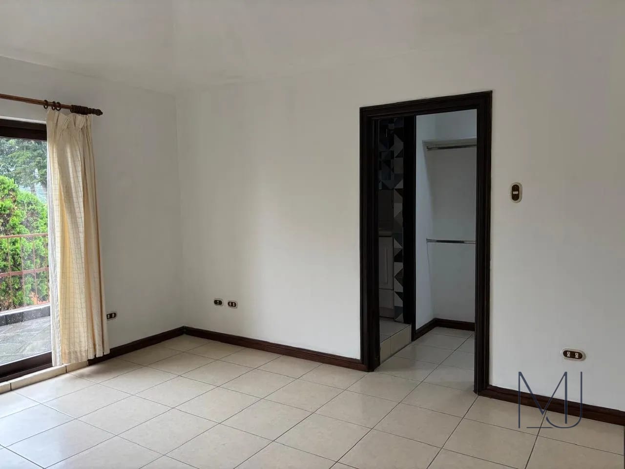 Casa en Alquiler | Villas del Pinar CAES | 4 Habitaciones · Pérgola y Horno de Leña | $1,395 — Casa en Alquiler en Villas del Pinar, Carretera a El Salvador, Guatemala, Ciudad — foto 14 de 17