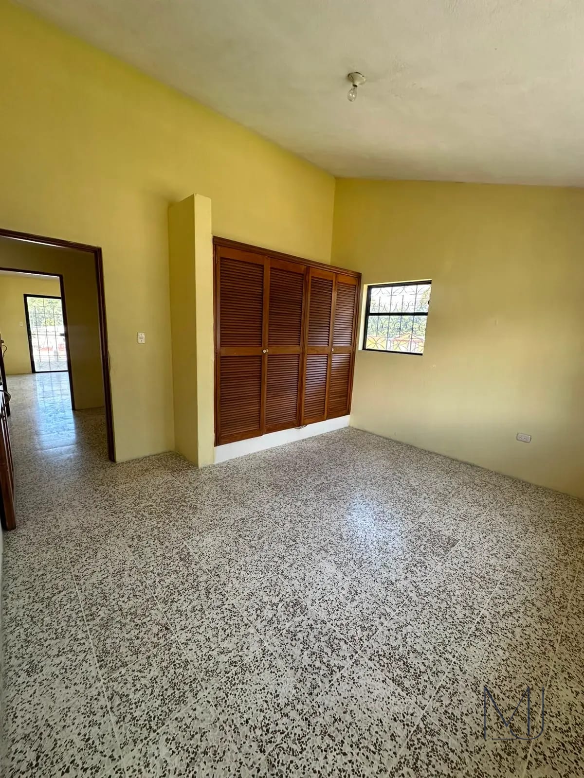 Casa en Venta | San Cristóbal Zona 8 de Mixco | 2 Casas en un Terreno · 10 Parqueos — Casa en Venta en Zona 8 Mixco, Guatemala, Ciudad — foto 13 de 17
