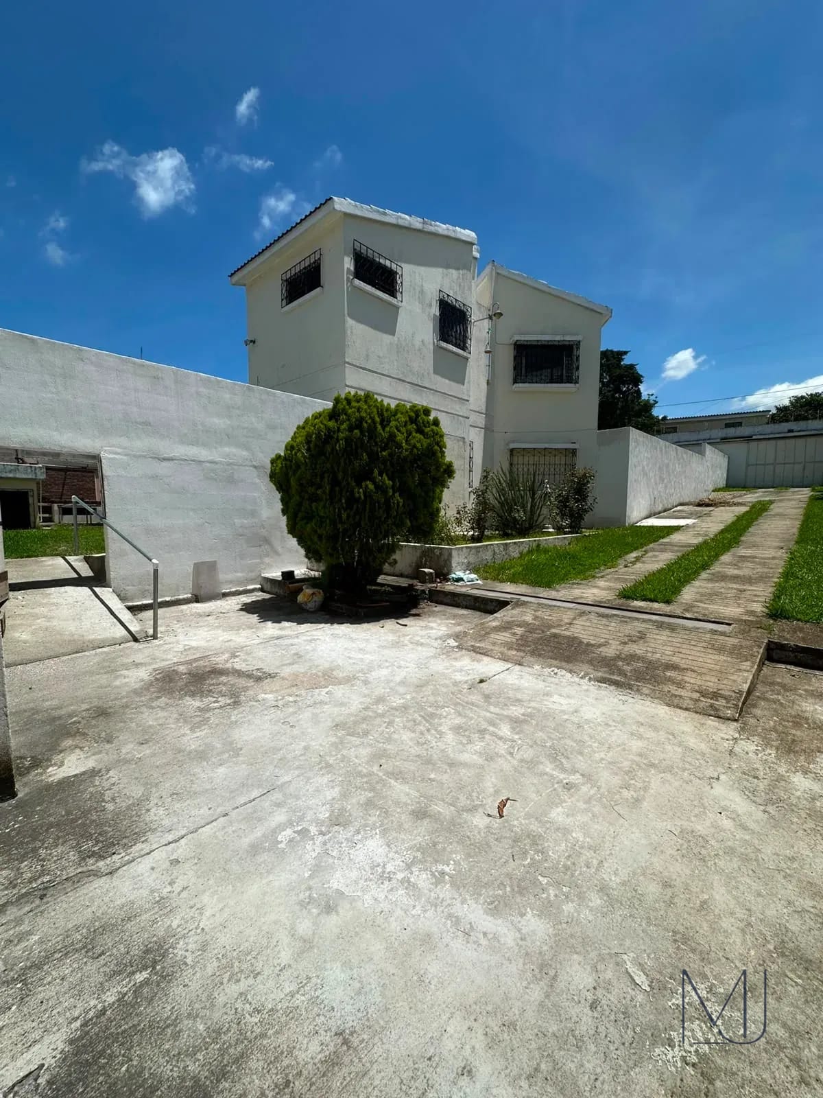 Casa en Venta | San Cristóbal Zona 8 de Mixco | 2 Casas en un Terreno · 10 Parqueos — Casa en Venta en Zona 8 Mixco, Guatemala, Ciudad — foto 6 de 17