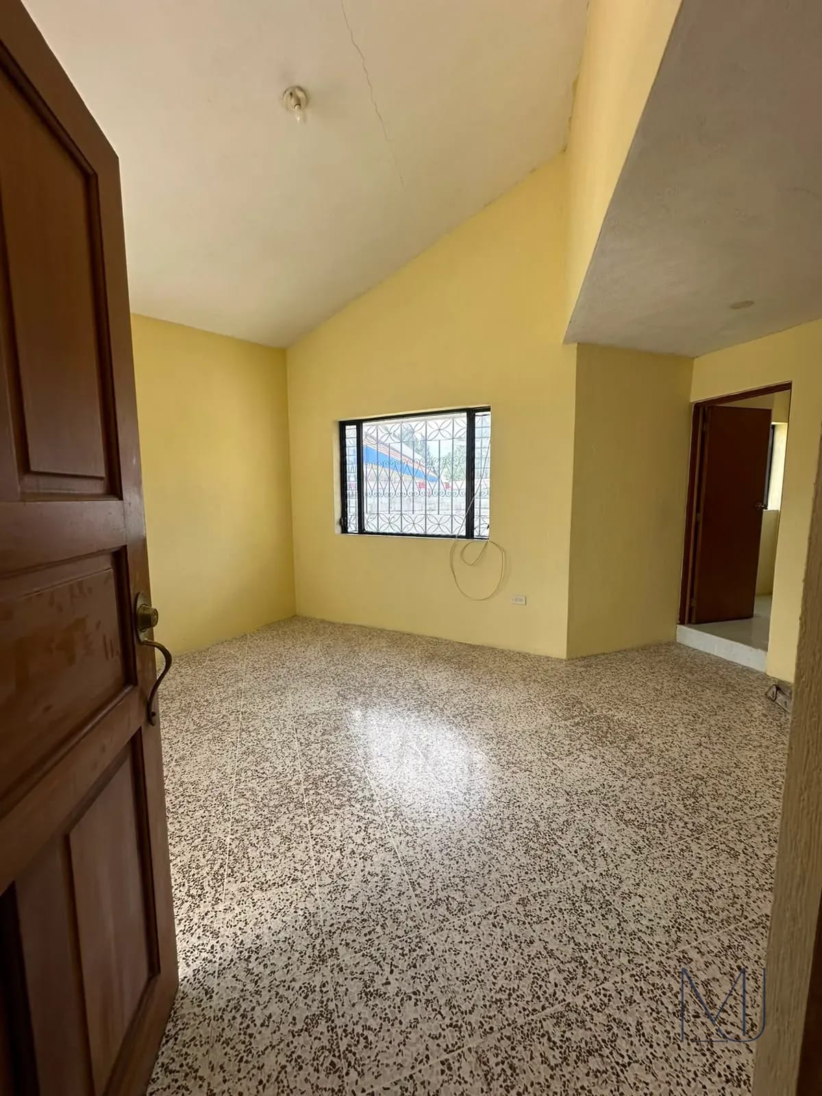 Casa en Venta | San Cristóbal Zona 8 de Mixco | 2 Casas en un Terreno · 10 Parqueos — Casa en Venta en Zona 8 Mixco, Guatemala, Ciudad — foto 10 de 17