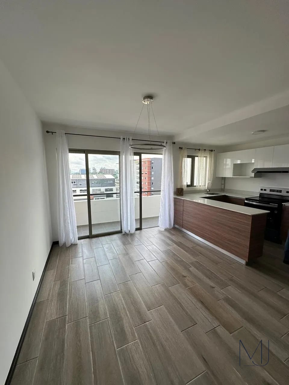 Apartamento en Alquiler | Edificio Seghería | Zona 14 | Espacioso · Amplias áreas verdes — Apartamento en Alquiler en Segheria, Zona 14, Guatemala, Ciudad — foto 2 de 16