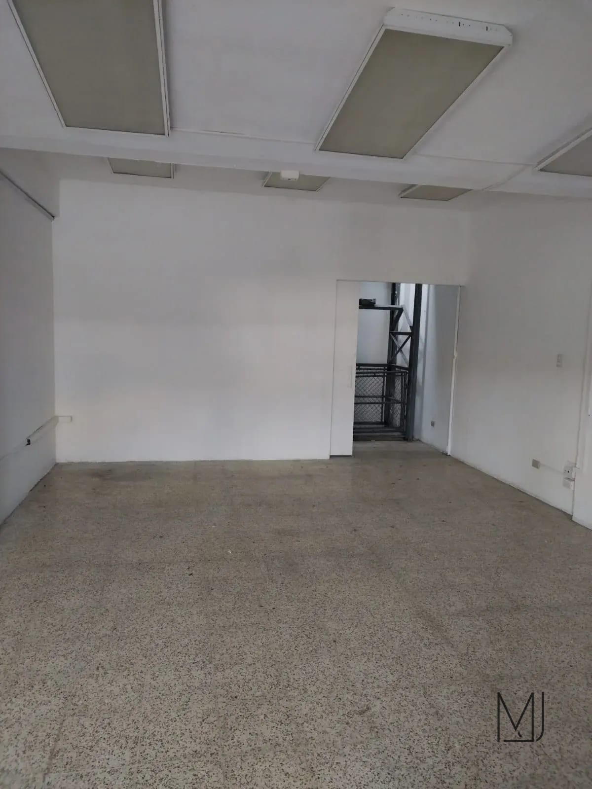 Local Comercial en Alquiler | Centro Comercial MetroSur | Zona 11 | 75 m² · 2 niveles — Local en Alquiler en Zona 11, Guatemala, Ciudad — foto 2 de 13