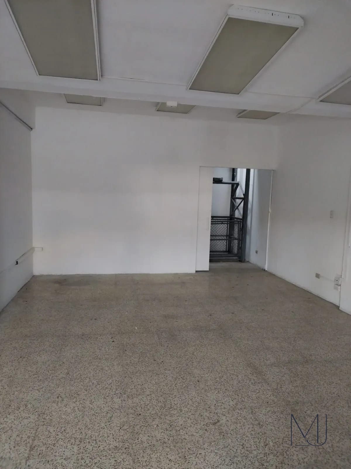 Local Comercial en Alquiler | Centro Comercial MetroSur | Zona 11 | 75 m² · 2 niveles — Local en Alquiler en Zona 11, Guatemala, Ciudad — foto 2 de 13