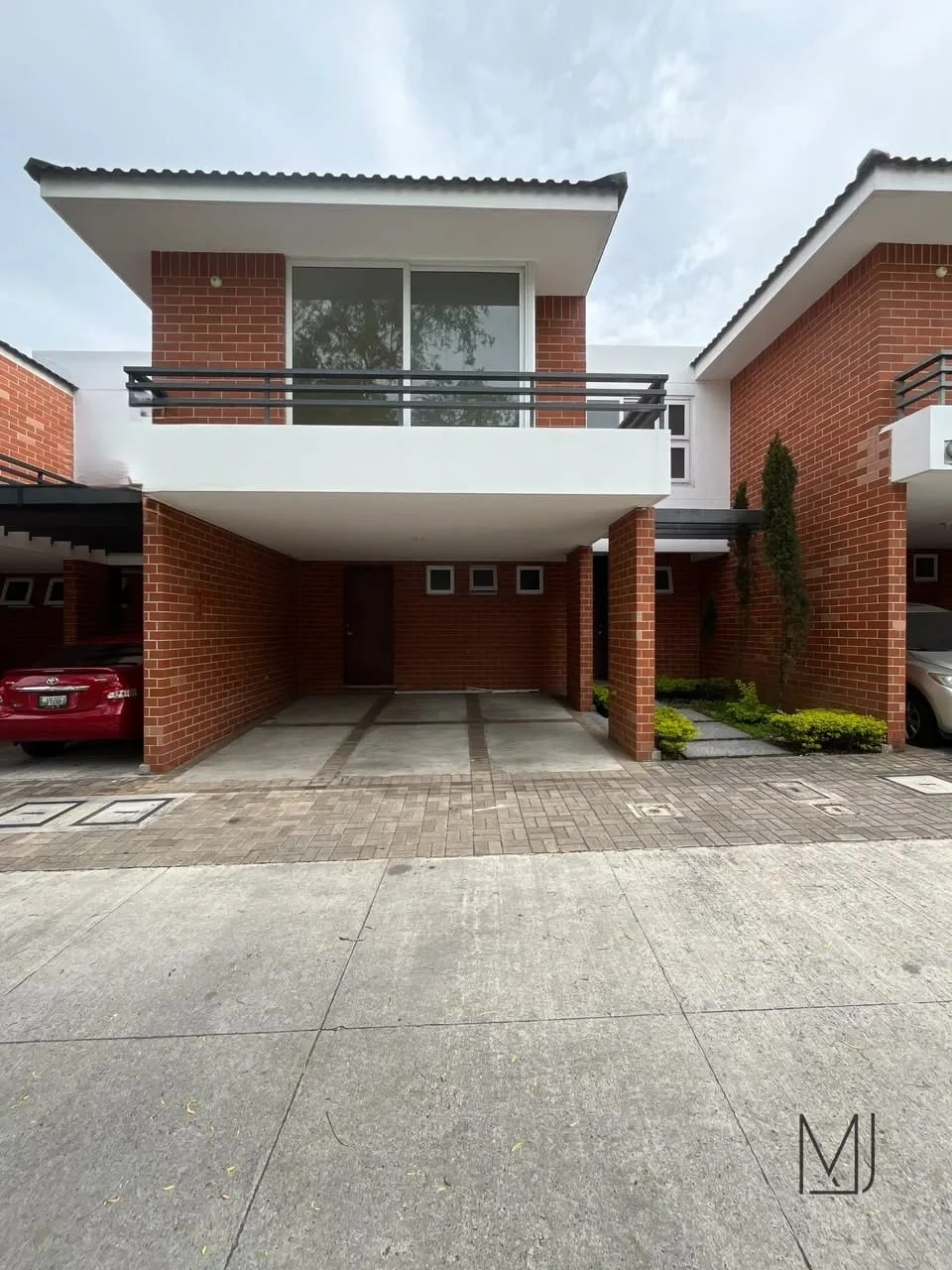 Casa en Alquiler | Ensenada de San Isidro | Zona 16 | 3 habitaciones · Jardín — Casa en Alquiler en Ensenada de San Isidro, Zona 16, Guatemala, Ciudad — foto 1 de 17