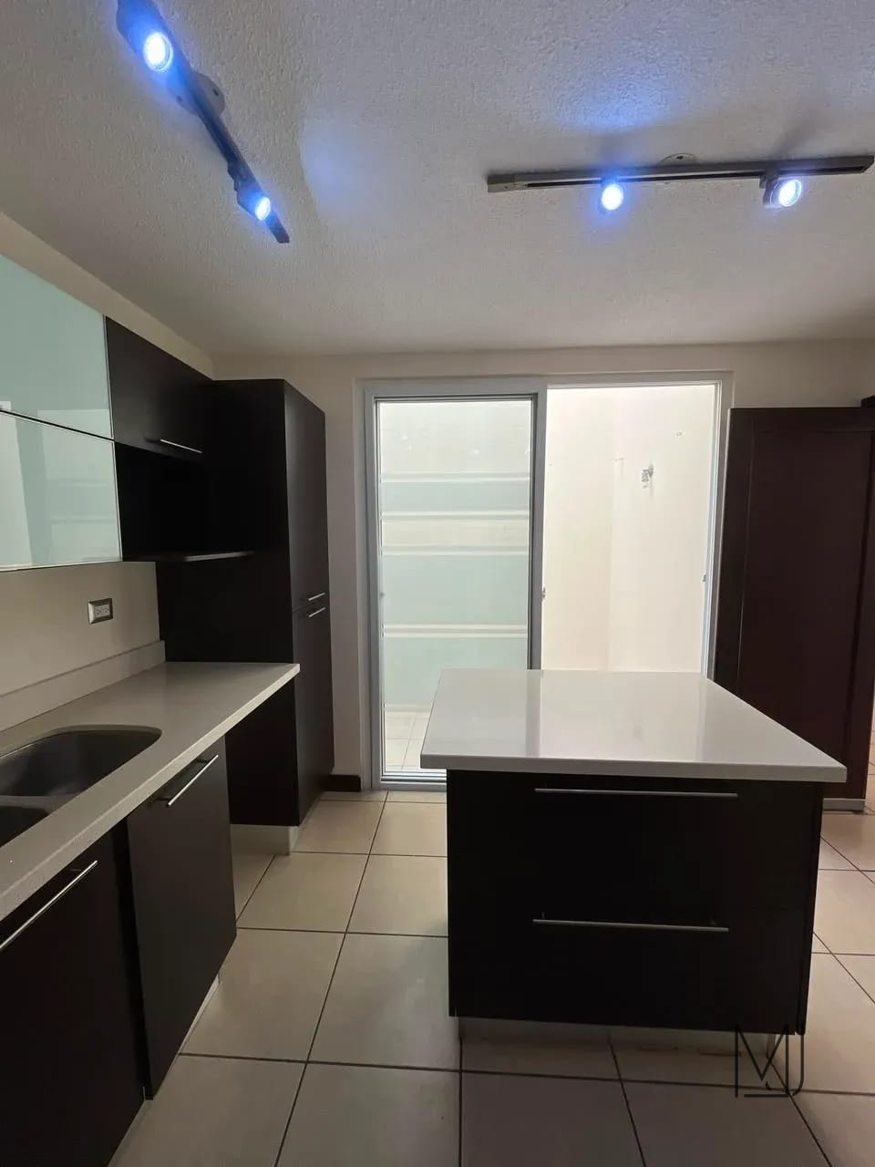 Casa en Alquiler | Ensenada de San Isidro | Zona 16 | 3 habitaciones · Jardín — Casa en Alquiler en Ensenada de San Isidro, Zona 16, Guatemala, Ciudad — foto 4 de 17