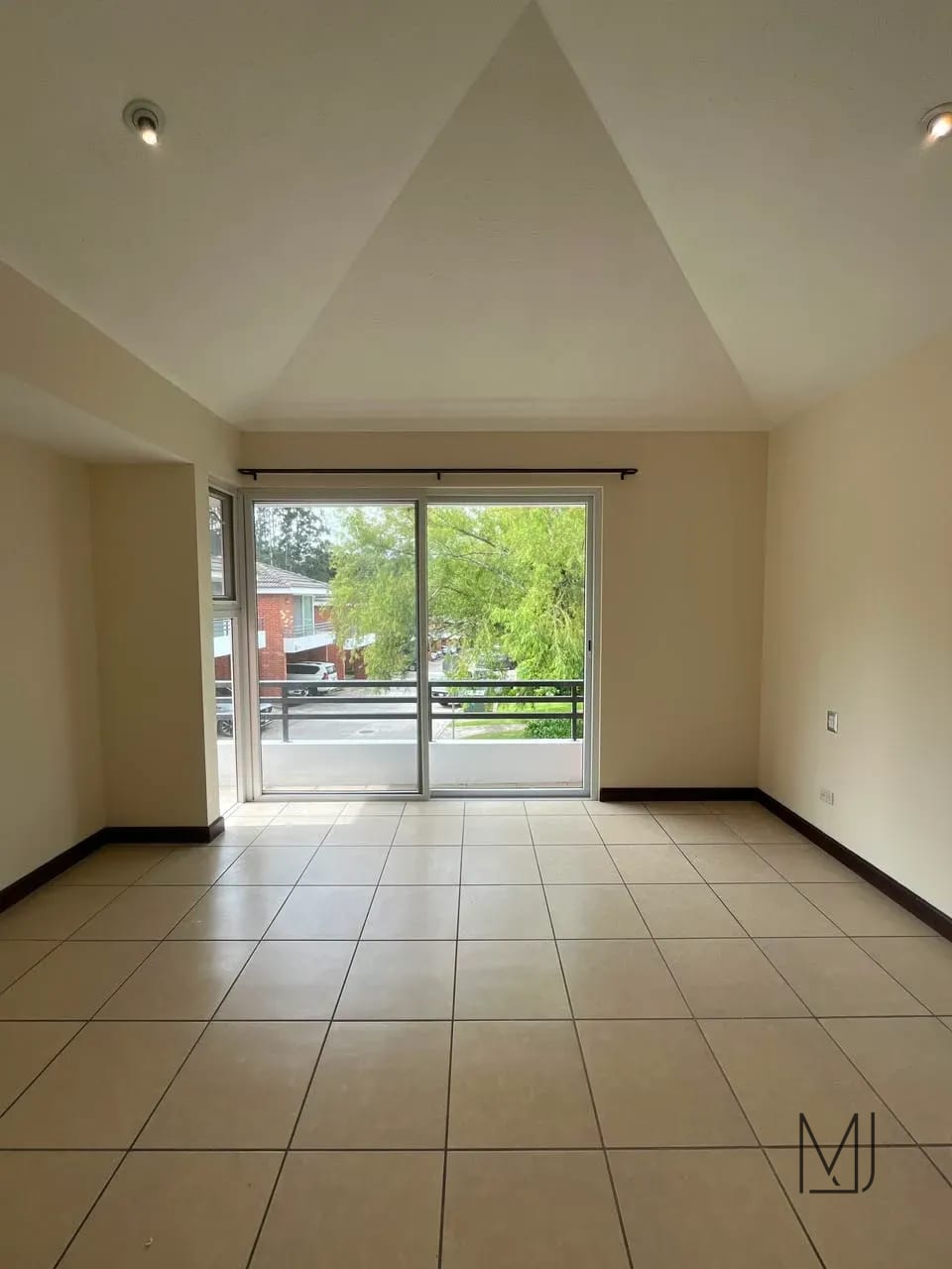 Casa en Alquiler | Ensenada de San Isidro | Zona 16 | 3 habitaciones · Jardín — Casa en Alquiler en Ensenada de San Isidro, Zona 16, Guatemala, Ciudad — foto 12 de 17