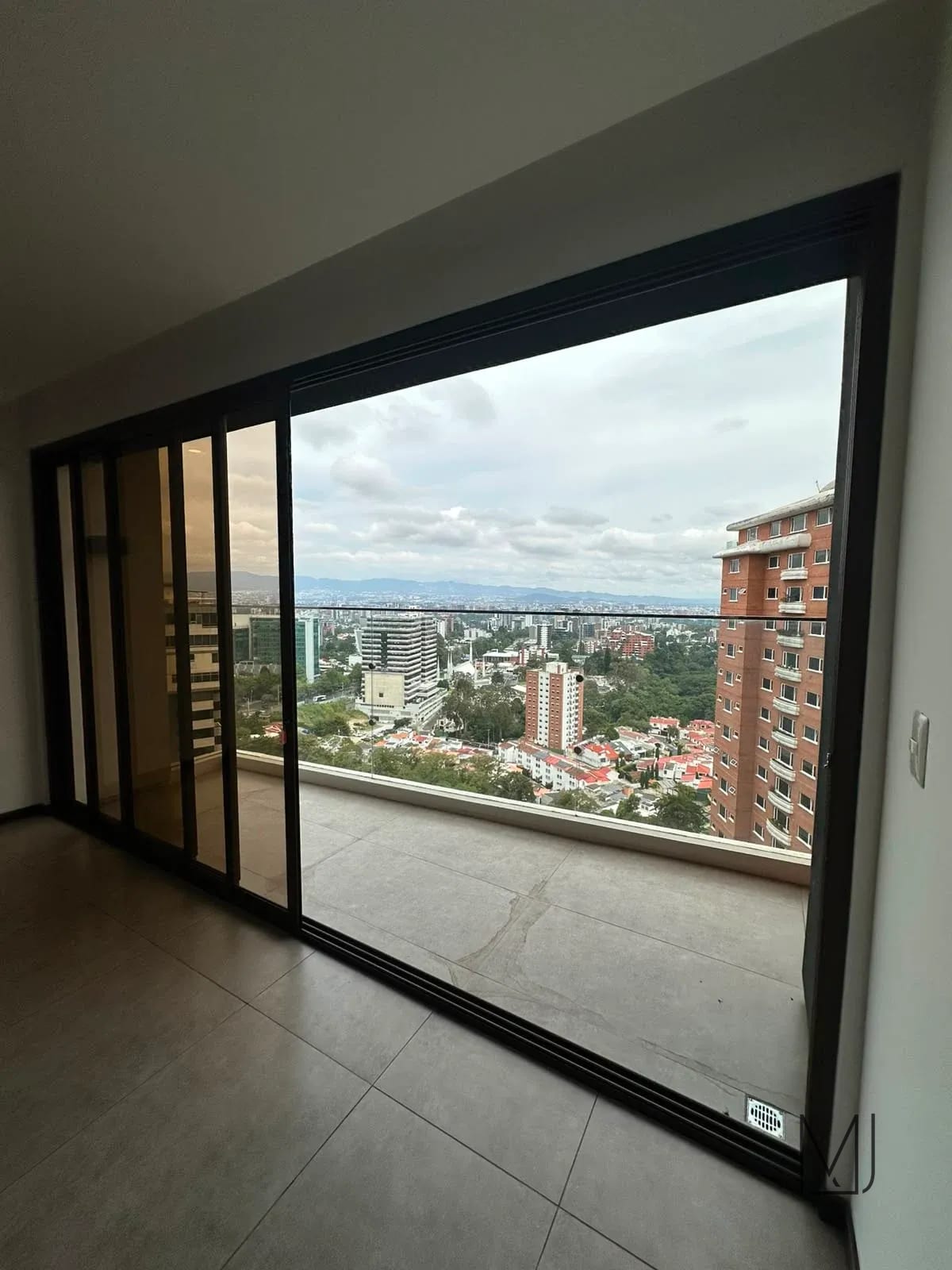 Apartamento en Alquiler | Albero San Lázaro | Zona 15 | 111 m² · 3 Hab — Apartamento en Alquiler en Albero San Lazaro, Zona 15, Guatemala, Ciudad — foto 1 de 17