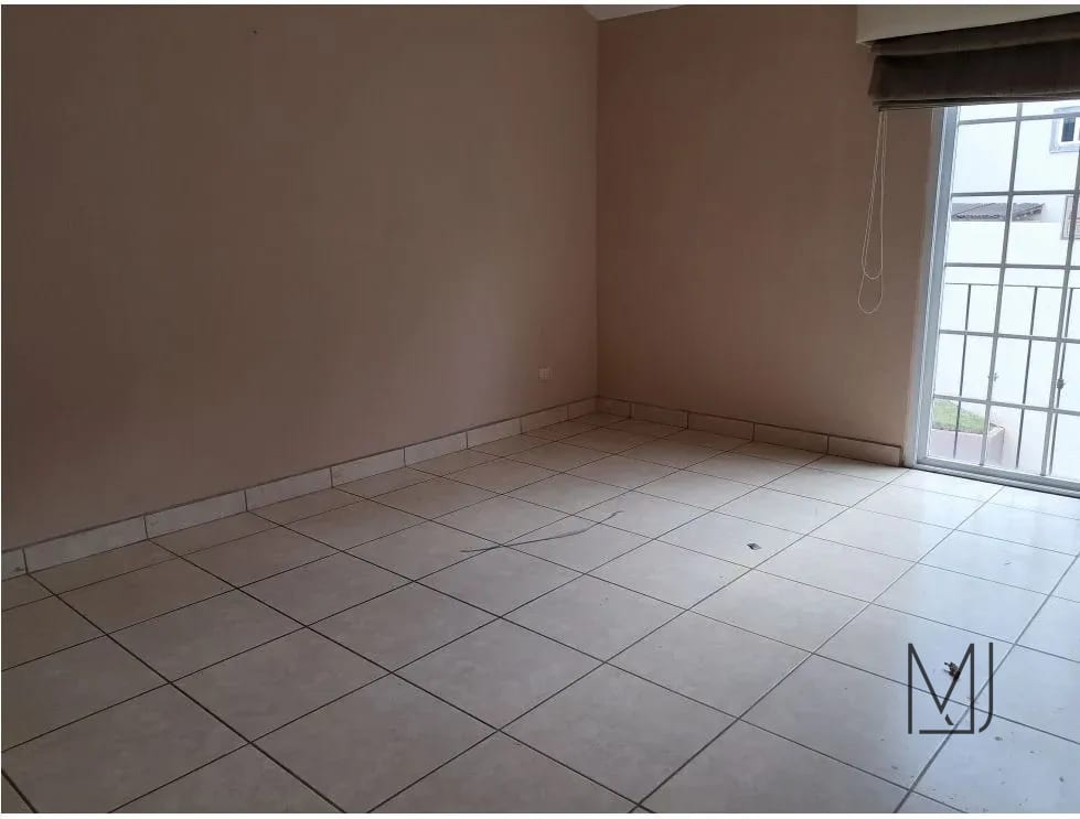 Casa en Venta | Prados de San Cristóbal | Zona 8 de Mixco | Mod Roma — Casa en Alquiler en Prados de San Cristóbal, Zona 8 Mixco, Guatemala, Ciudad — foto 6 de 10