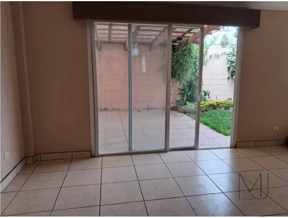 Casa en Renta | Prados de San Cristóbal | Zona 8 de Mixco | Mod Roma — Casa en Alquiler en Prados de San Cristóbal, Zona 8 Mixco, Guatemala, Ciudad — foto 1 de 10