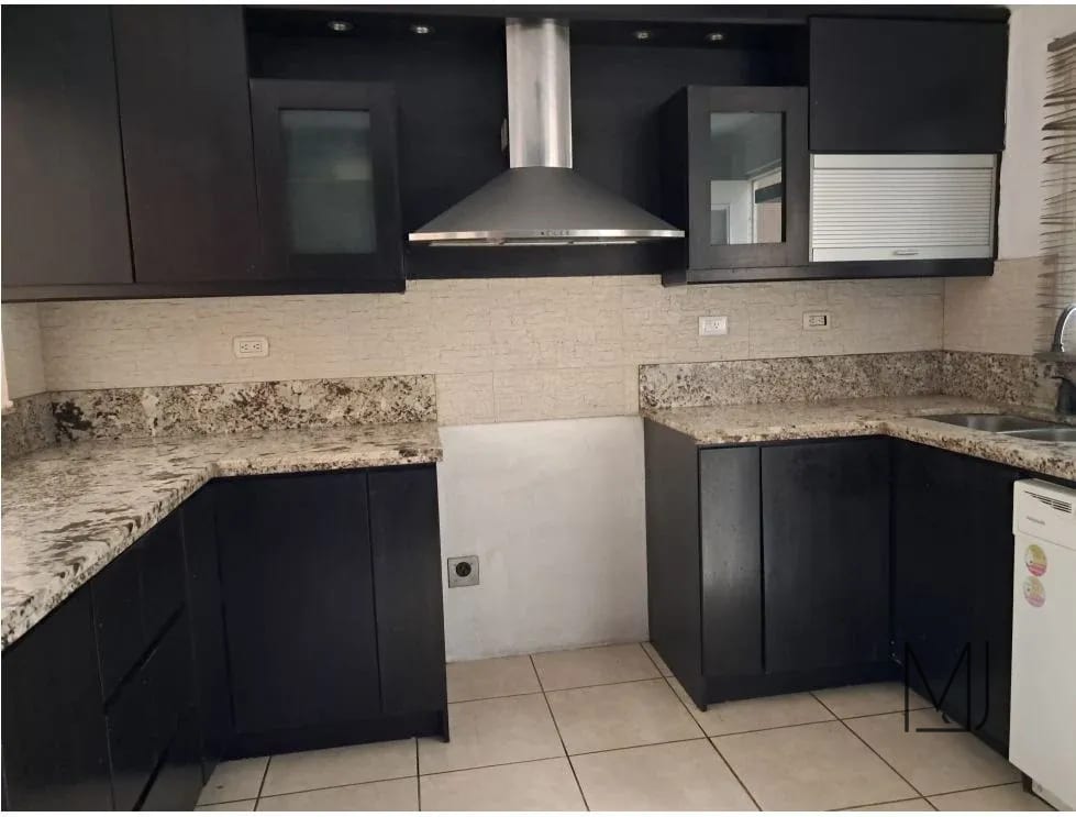 Casa en Venta | Prados de San Cristóbal | Zona 8 de Mixco | Mod Roma — Casa en Alquiler en Prados de San Cristóbal, Zona 8 Mixco, Guatemala, Ciudad — foto 2 de 10