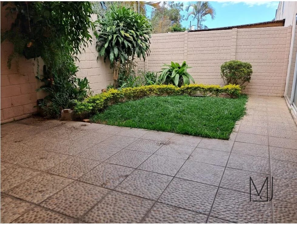 Casa en Venta | Prados de San Cristóbal | Zona 8 de Mixco | Mod Roma — Casa en Alquiler en Prados de San Cristóbal, Zona 8 Mixco, Guatemala, Ciudad — foto 3 de 10