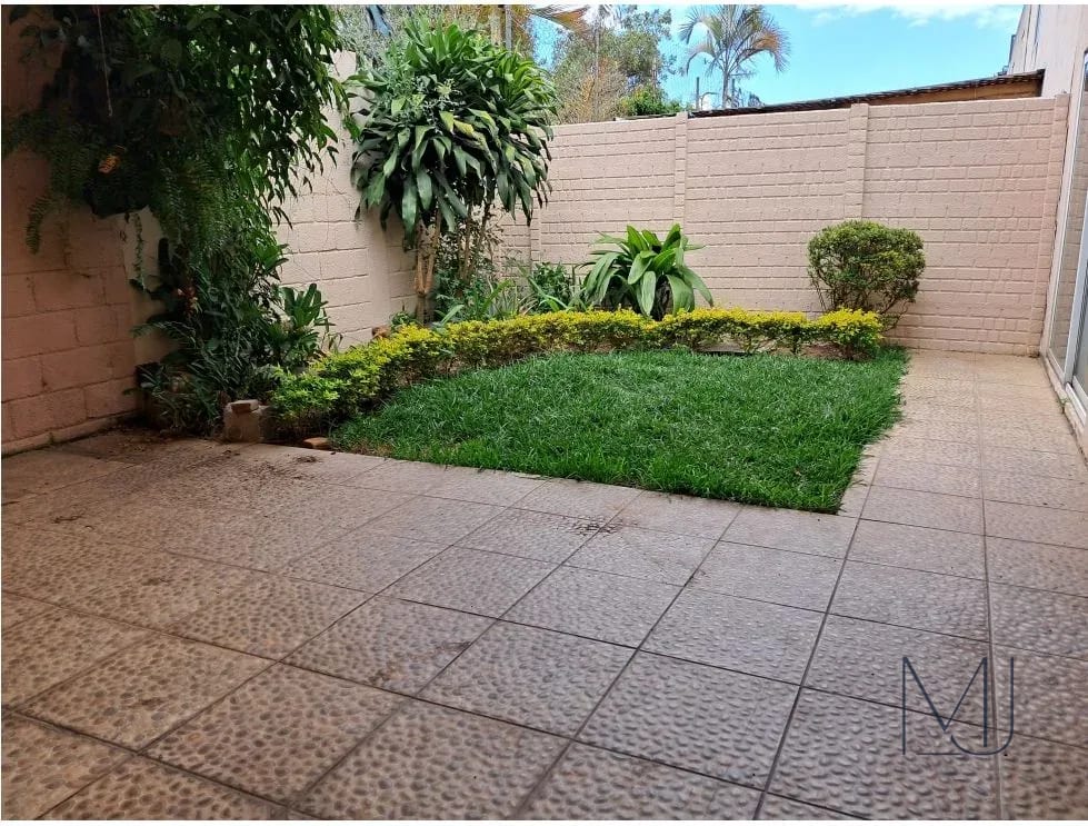 Casa en Renta | Prados de San Cristóbal | Zona 8 de Mixco | Mod Roma — Casa en Alquiler en Prados de San Cristóbal, Zona 8 Mixco, Guatemala, Ciudad — foto 3 de 10