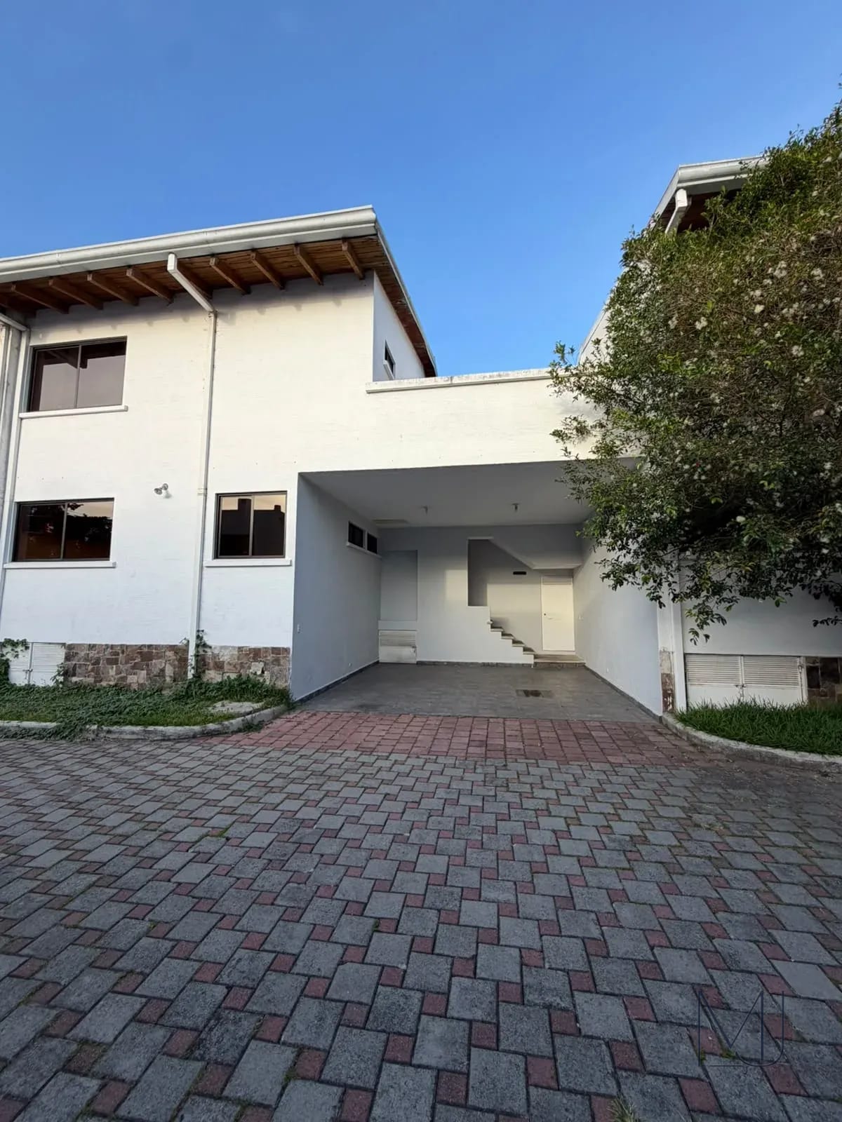Casa en Renta | Condominio San Mateo | Zona 16 | Jardín Privado — Casa en Alquiler en Zona 16, Guatemala, Ciudad — foto 1 de 16