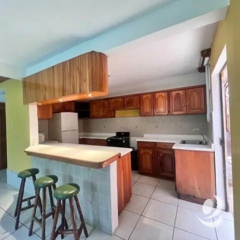 Casa en venta en Jardines de San Lucas Sacatepéquez — Casa en Venta en San Lucas Sacatepéquez, Sacatepéquez — foto 4 de 17