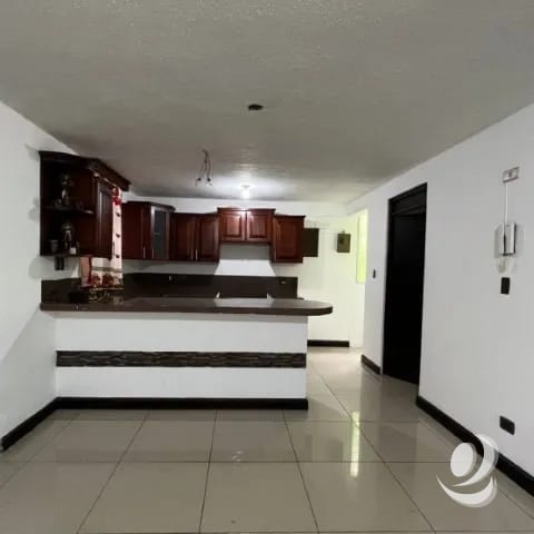 ¡¡¡ Preciosa Casa en Venta Zona 7 Guatemala, Bosques de Linda Villa!!! — Casa en Venta en Zona 7, Guatemala, Ciudad — foto 5 de 13
