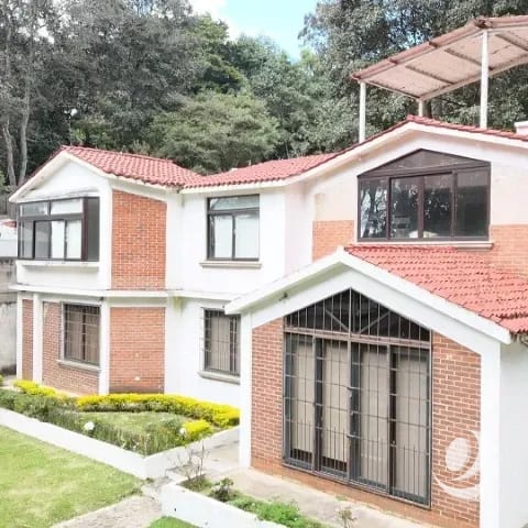 Casa con Jardín en Venta San Lucas Sacatepéquez — Casa en Venta en San Lucas Sacatepéquez, Sacatepéquez — foto 1 de 14