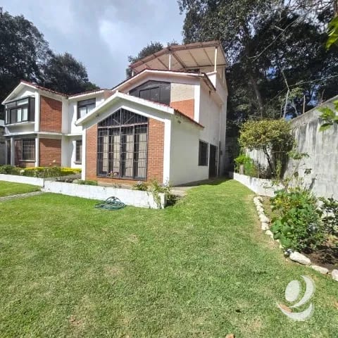 Casa con Jardín en Venta San Lucas Sacatepéquez — Casa en Venta en San Lucas Sacatepéquez, Sacatepéquez — foto 2 de 14