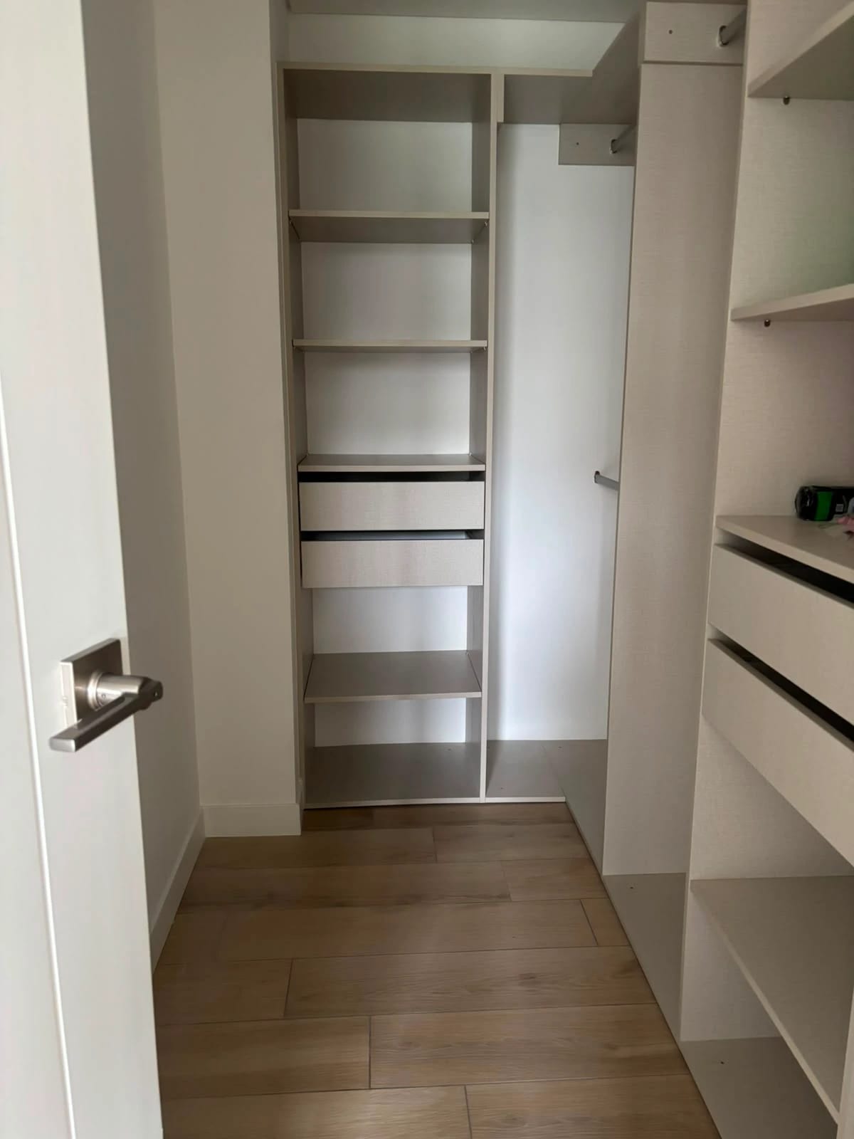 Apartamento en alquiler zona 10 — Apartamento en Alquiler en Ferré Diez, Zona 10, Guatemala, Ciudad — foto 8 de 9