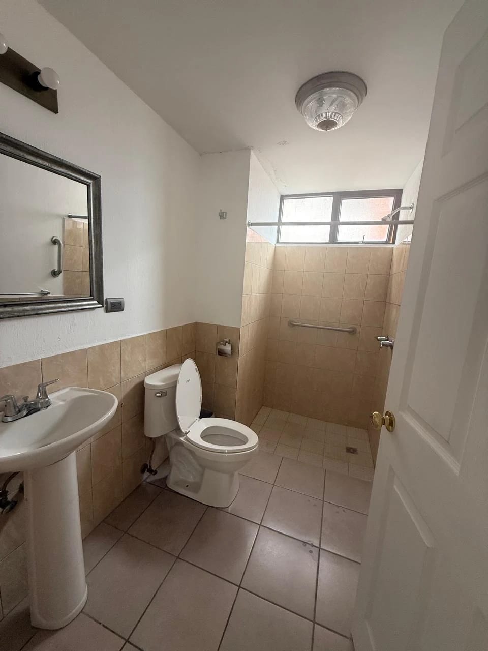 Apartamento en renta zona 14 la Villa — Apartamento en Alquiler en Zona 14, Guatemala, Ciudad — foto 8 de 8