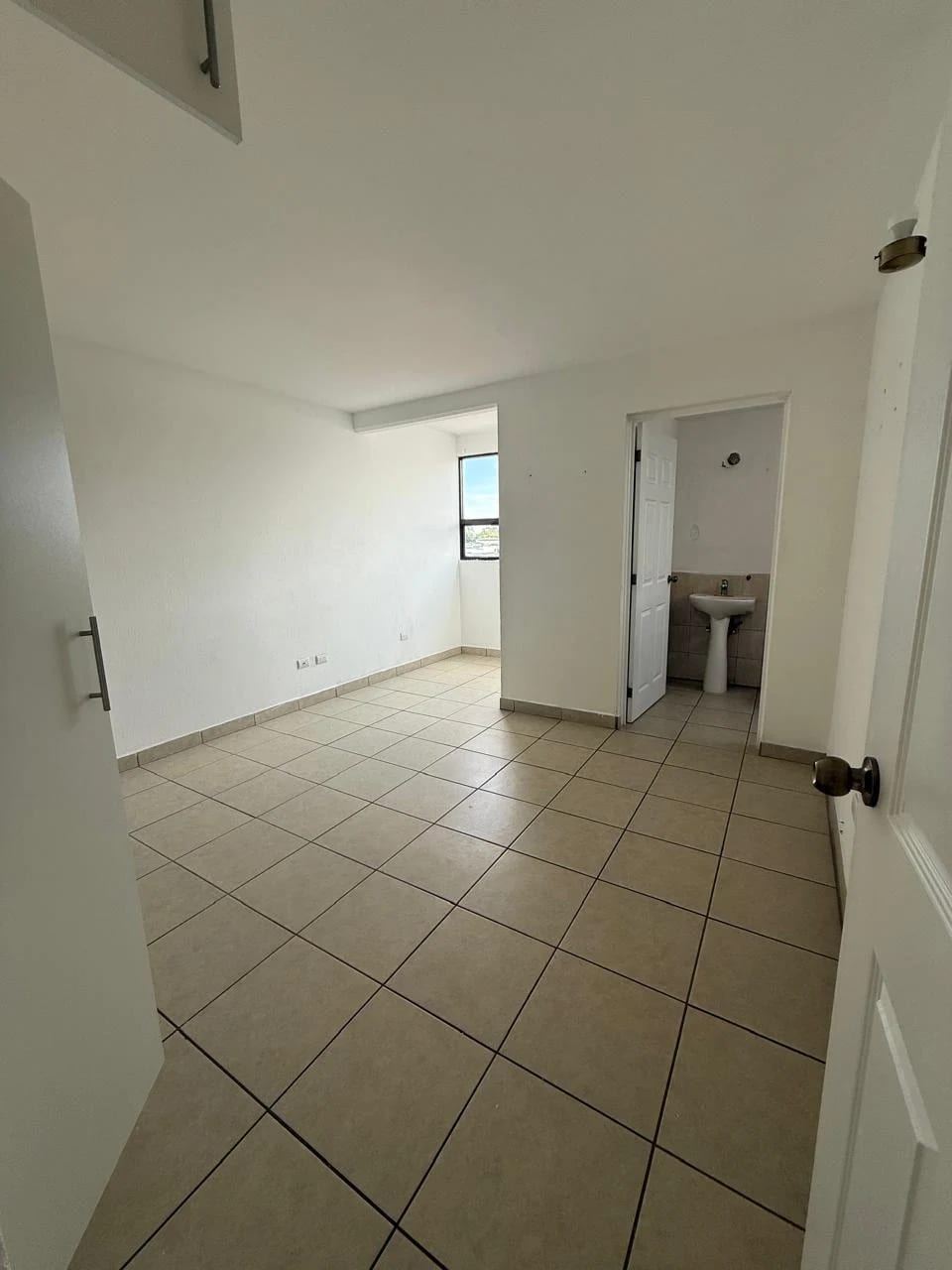 Apartamento en alquiler zona 14 la villa — Apartamento en Alquiler en Zona 14, Guatemala, Ciudad — foto 1 de 4
