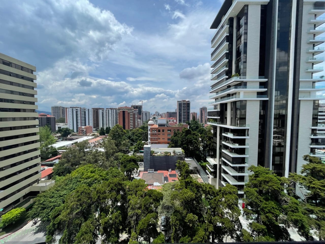 Rento apartamento de 3 dormitorios en Zona 14 CERCA DE EUROPLAZA — Apartamento en Alquiler en Catania, Zona 14, Guatemala, Ciudad — foto 4 de 17